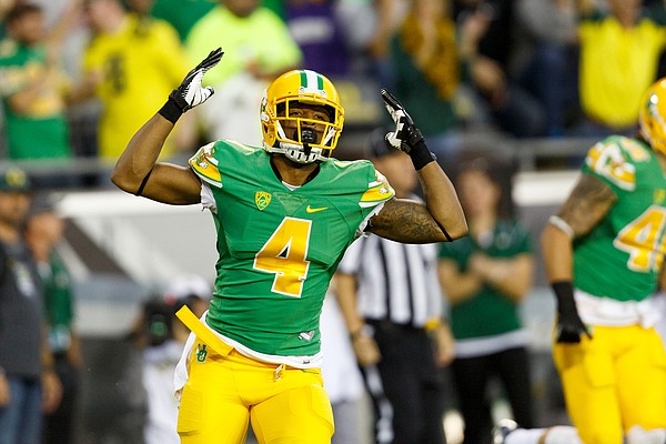 Oregon Football - Royce Freeman's 26 yard pass complete to Marcus Mariota  for the TD. Oregon 7, Arizona 3.