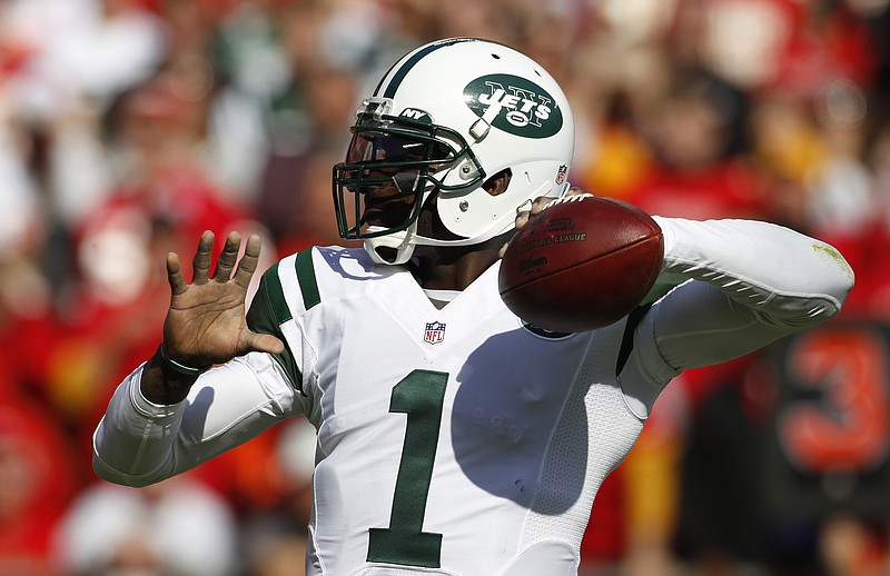 New York Jets quarterback Michael Vick throws in this 2014 file photo.
            