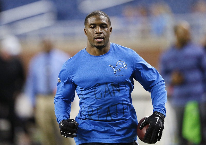 
              Wearing a Detroit Lions shirt with "I can't breathe" written on the front, running back Reggie Bush runs through pre-game warmups in an NFL football game against the Tampa Bay Buccaneers in Detroit, Sunday, Dec. 7, 2014. (AP Photo/Rick Osentoski)
            