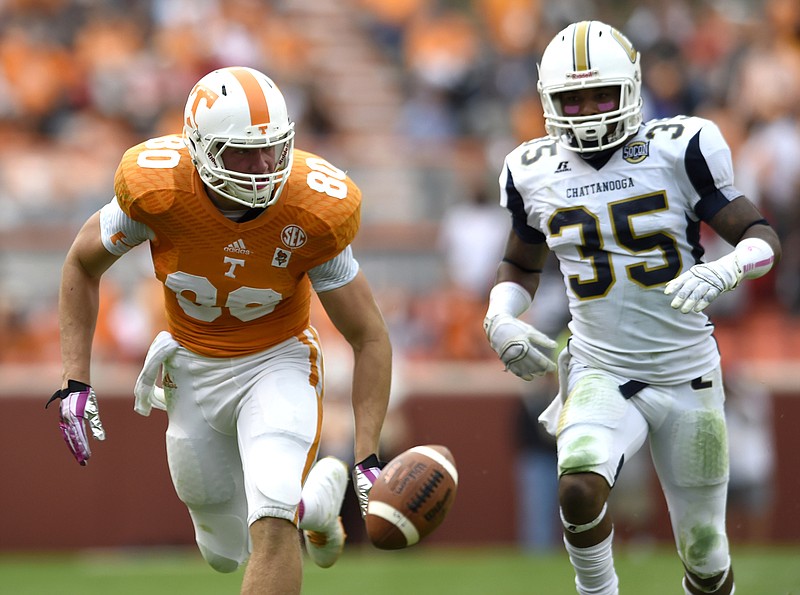 Tennessee tight end Daniel Helm has decided to transfer to another school, according to Vols coach Butch Jones.
