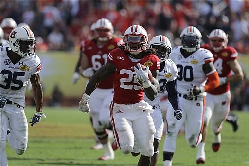 Wisconsin running back Melvin Gordon (25) is on his way to a 53-yard touchdown during the Outback Bowl on Jan. 1, 2015, in Tampa, Fla.
