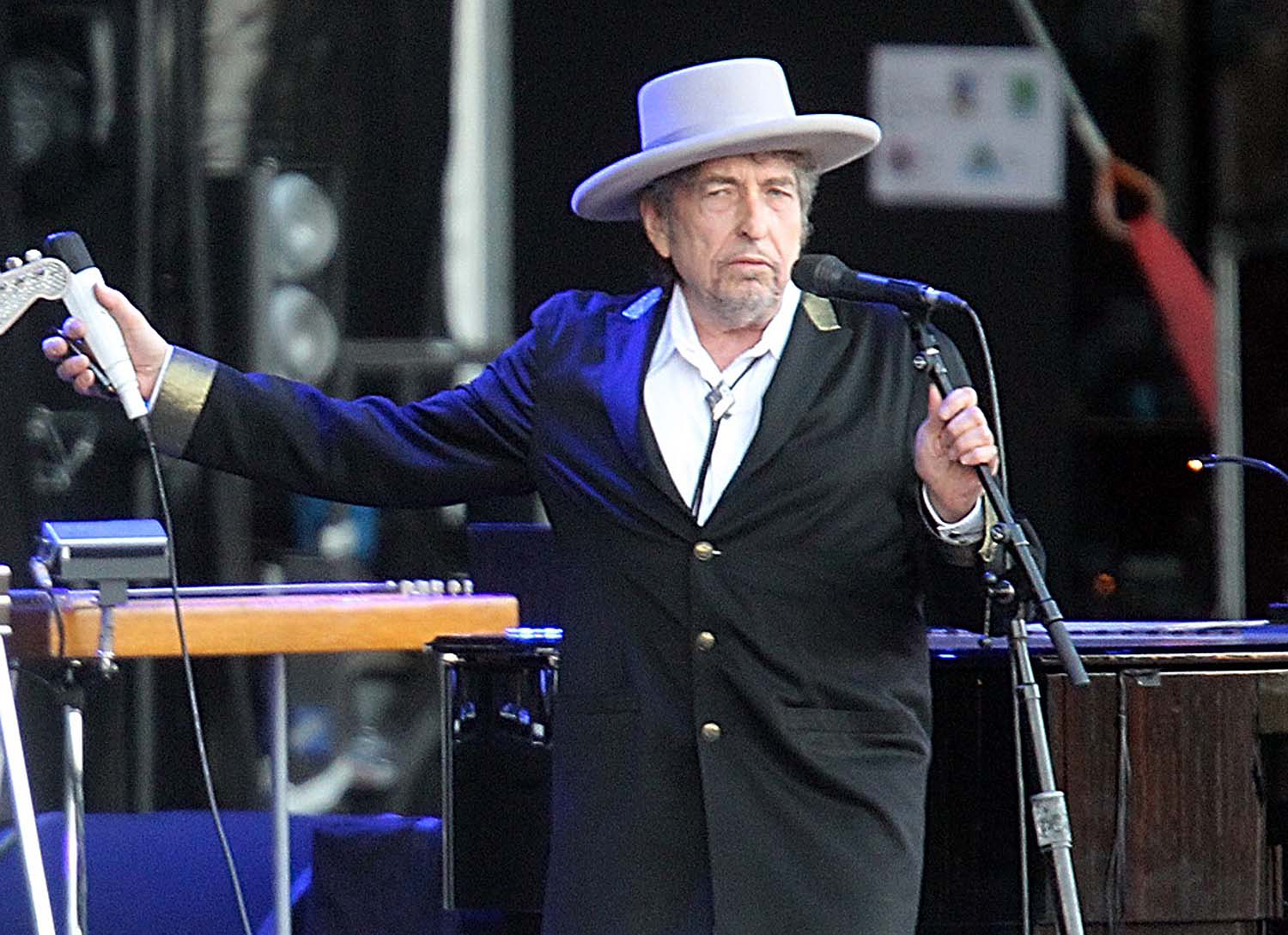 OPINION | REVIEW: Bob Dylan continues to go his own way, proves it in Monday's Little Rock concert - Vimarsana News
