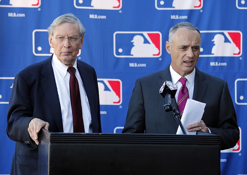 
              Commissioner of Baseball Bud Selig, left, and Commissioner-elect Rob Manfred speak with the media during a news conference at the Major League Baseball owners meeting, Thursday, Jan. 15, 2015, in Phoenix. (AP Photo/Rick Scuteri)
            