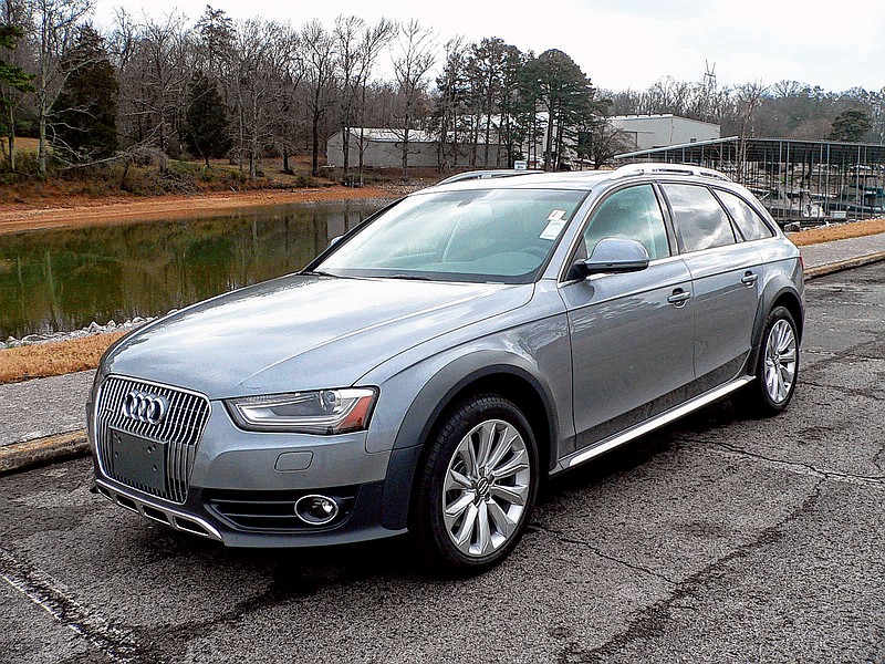The Audi Allroad has the advantages of a compact SUV and the driving dynamics of a sports sedan.
