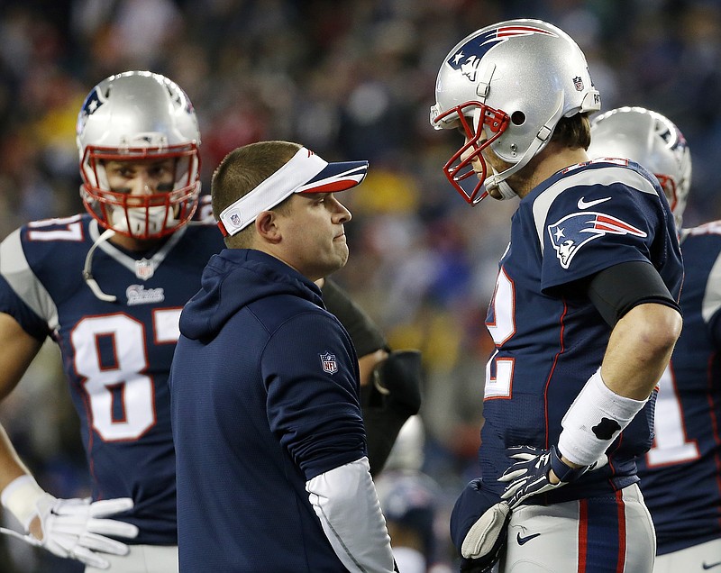 
              New England Patriots offensive coordinator Josh McDaniels, center, talks to quarterback Tom Brady, right, before the NFL football AFC Championship game between the Patriots and Indianapolis Colts Sunday, Jan. 18, 2015, in Foxborough, Mass. (AP Photo/Elise Amendola)
            