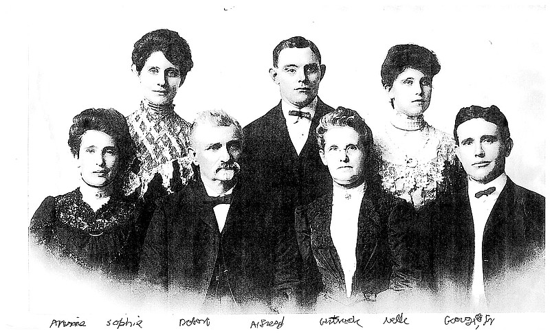 The Scholze family: Annie, Sophia, Robert, Alfred, Gertrude, Nelle and George Jr.