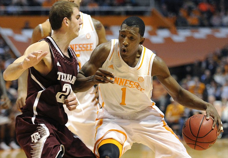 Texas A&M guard Alex Caruso (21) defends against Tennessee guard Josh Richardson (1) during the second half at Thompson-Boling Arena in Knoxville on Saturday, Jan. 11, 2014.
