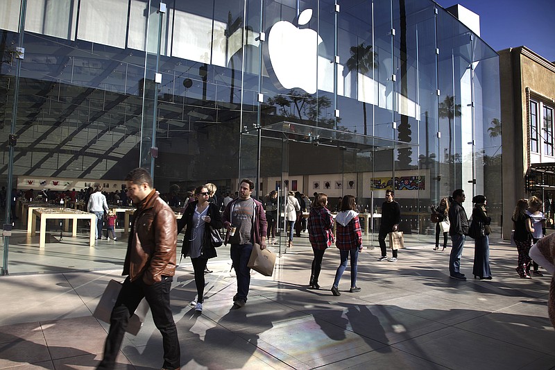 
              In this Saturday, Jan. 3, 2015 photo, shoppers walk by the Apple Store along the the Third Street Promenade in Santa Monica, Calif. Apple Inc. reports quarterly financial results on Tuesday, Jan. 27, 2015. (AP Photo/Richard Vogel)
            