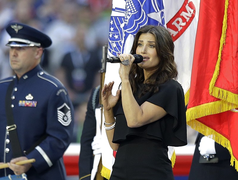 
              Idina Menzel sings the national anthem before the NFL Super Bowl XLIX football game between the Seattle Seahawks and the New England Patriots Sunday, Feb. 1, 2015, in Glendale, Ariz. (AP Photo/Michael Conroy)
            