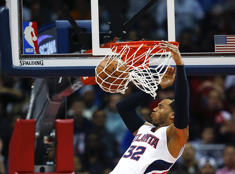 Atlanta Hawks forward Mike Scott (32) scores in his game against the Golden State Warriors Friday, Feb. 6, 2015, in Atlanta. Atlanta won 124-116. 