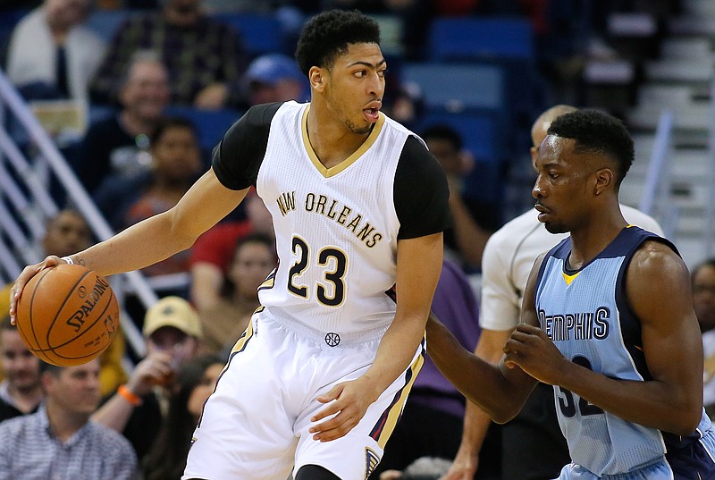 New Orleans Pelicans forward Anthony Davis (23) drives against Memphis Grizzlies forward Jeff Green, right, during their game, Saturday, March. 7, 2015, in New Orleans. 