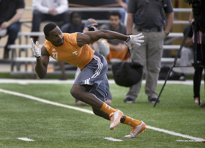 Former Tennessee defensive back Justin Coleman runs during NFL Pro Day on Wednesday, March 25, 2015, in Knoxville. (AP Photo/Knoxville News Sentinel, Michael Patrick)