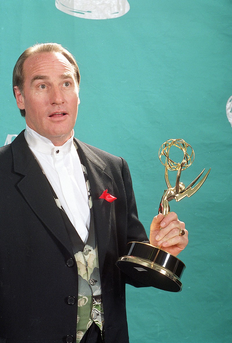 
              FILE - Actor Craig T. Nelson holds up his Emmy statuette at the 44th Annual Primetime Emmy Awards in Pasadena, Calif., in this Aug. 31, 1992 file photo. The NBC network said Thursday March 26, 2015 that it has ordered 13 episodes of a sequel to the 1989-97 ABC sitcom that starred Nelson as Hayden Fox, head coach of a college football team. (AP Photo/Douglas C. Pizac, File)
            