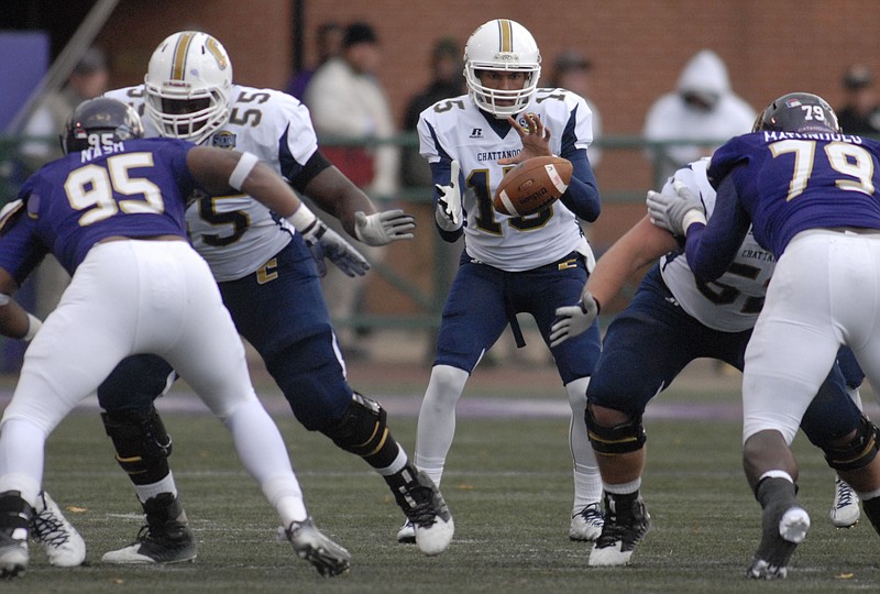 UTC quarterback Alejandro Bennifield (15) takes the snap behind the blocking of Chris Mayes (55) and Jacob Revis (52) in this Nov. 1, 2014, file photo.