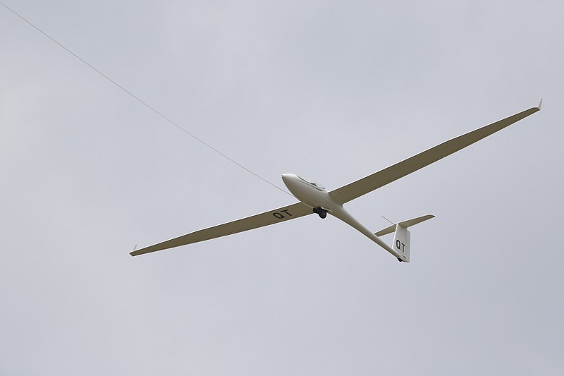 California resident Bill Gawthrop is towed up by Frank McDonald for a practice flight during the first FAI Pan American Gliding Championships being held at McMinn County Airport from April 3 through the 17th. 