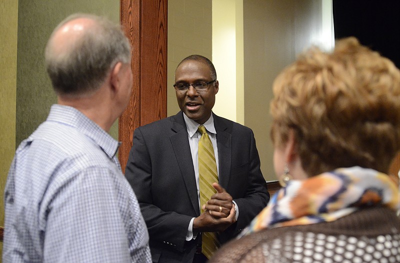 Dan Lothian, center, talks with Paul, left, and Diana Faulkner after speaking at the University of Tennessee at Chattanooga in this 2014 file photo.