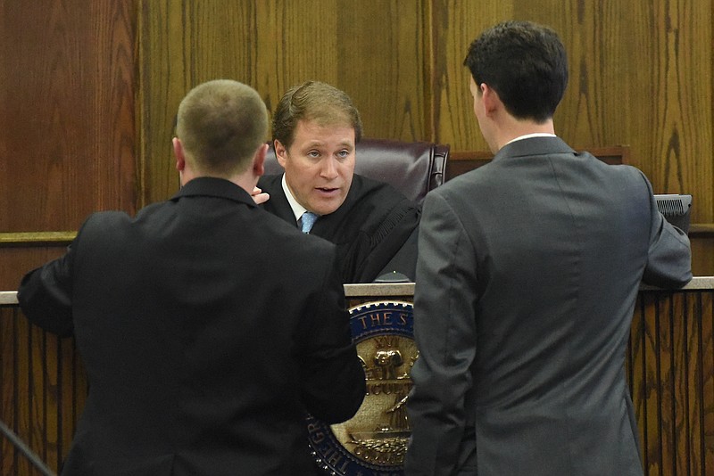 Judge Barry Steelman talks with defense attorney Andrew Basler, left, and prosecution attorney Lance Pope during jury selection in the felony murder trial on April 7 in Chattanooga in the 2012 shooting death of Steve Mosley.