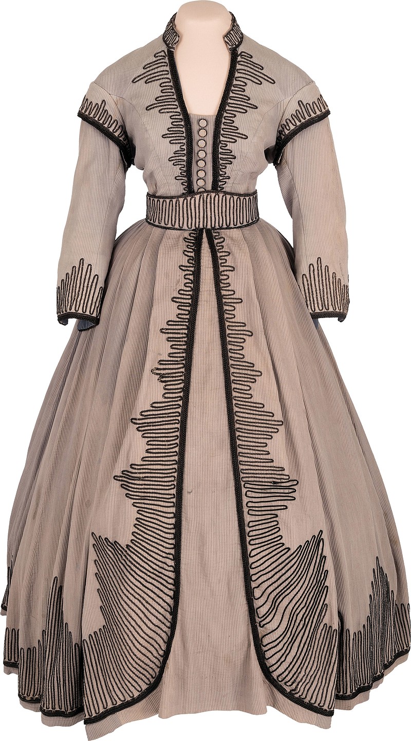 
              This undated photo courtesy of Heritage Auctions and HA.com shows an outfit worn in several scenes of the 1939 film “Gone With the Wind” by Vivien Leigh as she played Scarlett O’Hara. The outfit could fetch more than $100,000 when it goes up for auction. Dallas-based Heritage Auctions is offering the gray jacket and skirt featuring a black zigzag applique along with other items from the Academy Award-winning film at an auction in Beverly Hills, California, April 18, 2015. (Emily Clements/Heritage Auctions, HA.com via AP)
            