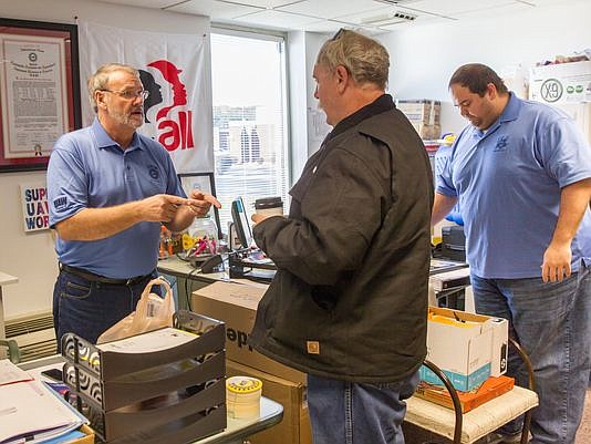 UAW Local 42 President Mike Cantrell, left, speaks to fellow Volkswagen employees in Chattanooga in this file photo.