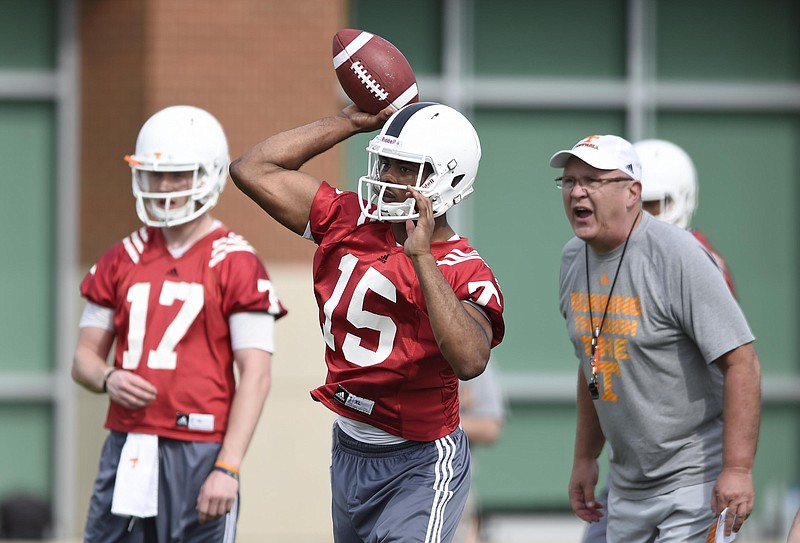 Tennessee freshman quarterback Jauan Jennings practices on March 26, 2015, in Knoxville. At right is offensive coordinator Mike DeBord.