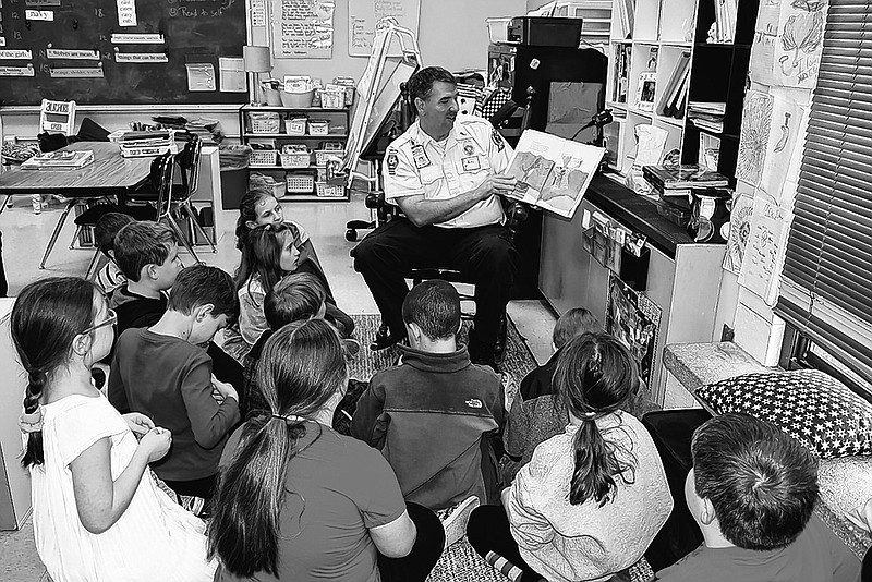 Hamilton County EMS Lt. Billy Burnette reads to students at Snow Hill Elementary School.