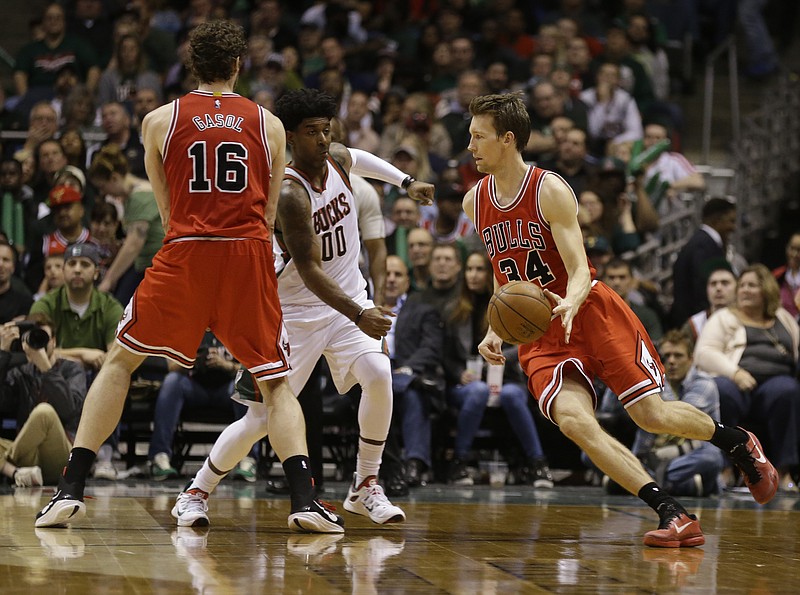 Chicago Bulls' Mike Dunleavy (34) drives against the Milwaukee Bucks' O.J. Mayo during their Game 6 of an NBA basketball first-round playoff series Thursday, April 30, 2015, in Milwaukee. 