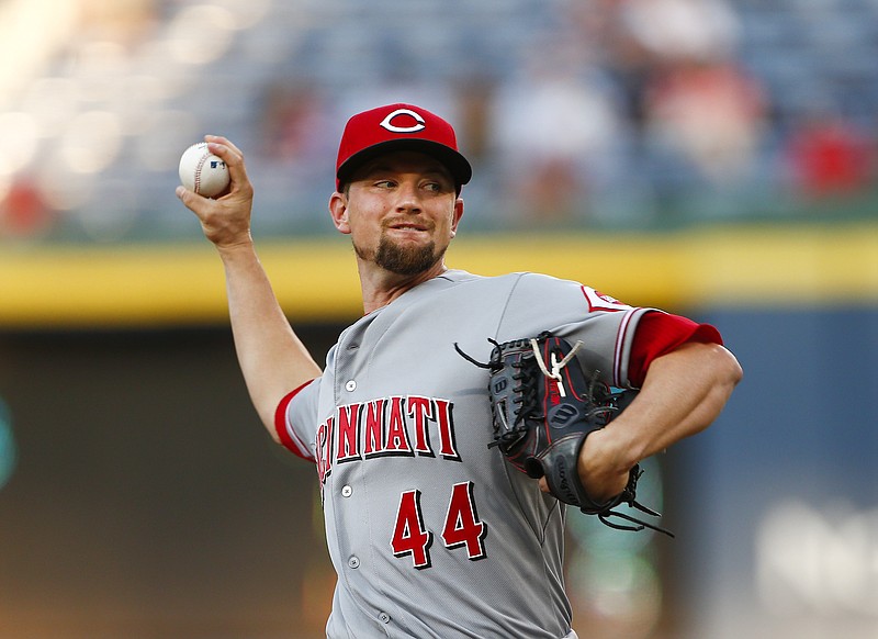 Cincinnati Reds starting pitcher Mike Leake works in the first inning of a baseball game against the Atlanta Braves Thursday, April 30, 2015, in Atlanta.