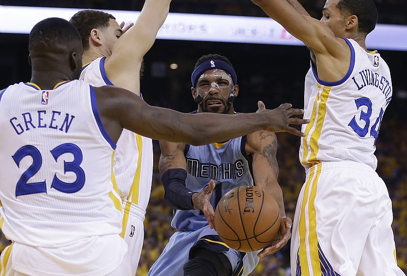 
              Memphis Grizzlies guard Courtney Lee, center, is defended by Golden State Warriors forward Draymond Green (23), guard Klay Thompson, second from left, and guard Shaun Livingston (34) during the first half of Game 2 in a second-round NBA playoff basketball series in Oakland, Calif., Tuesday, May 5, 2015. (AP Photo/Ben Margot)
            