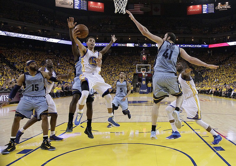Golden State Warriors guard Stephen Curry (30) shoots against Memphis Grizzlies guard Vince Carter (15) and center Kosta Koufos (41) during the first half of Game 2 in a second-round NBA playoff basketball series in Oakland, Calif., on Tuesday, May 5, 2015.