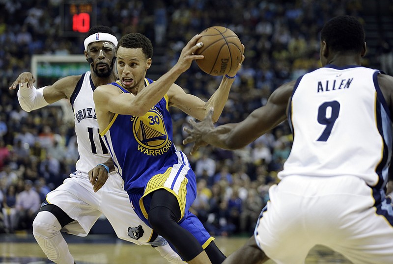 
Golden State Warriors guard Stephen Curry (30) moves the ball between Memphis Grizzlies guard Mike Conley (11) and Memphis Grizzlies forward Tony Allen (9) in the first half of Game 4 of a second-round NBA basketball Western Conference playoff series Monday, May 11, 2015, in Memphis.