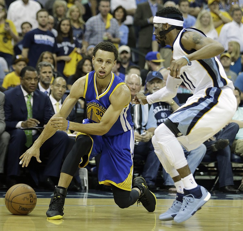 
              Golden State Warriors guard Stephen Curry (30) moves the ball as Memphis Grizzlies guard Mike Conley (11) defends in the first half of Game 4 of a second-round NBA basketball Western Conference playoff series Monday, May 11, 2015, in Memphis, Tenn. (AP Photo/Mark Humphrey)
            