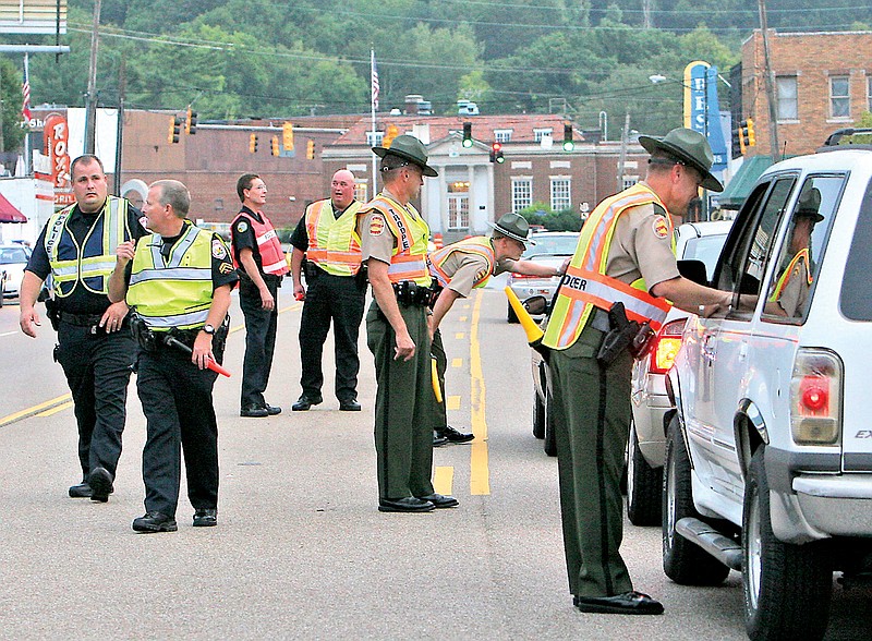 Law enforce-ment officers from Georgia and Tennessee conduct a sobriety checkpoint on Rossville Boulevard at the Tennessee-Georgia state line.