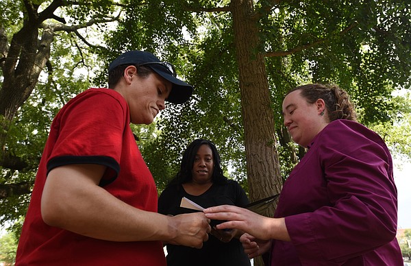 Courthouse Lawn Marriage Is A First For Hamilton County S Same Sex Couples Chattanooga Times