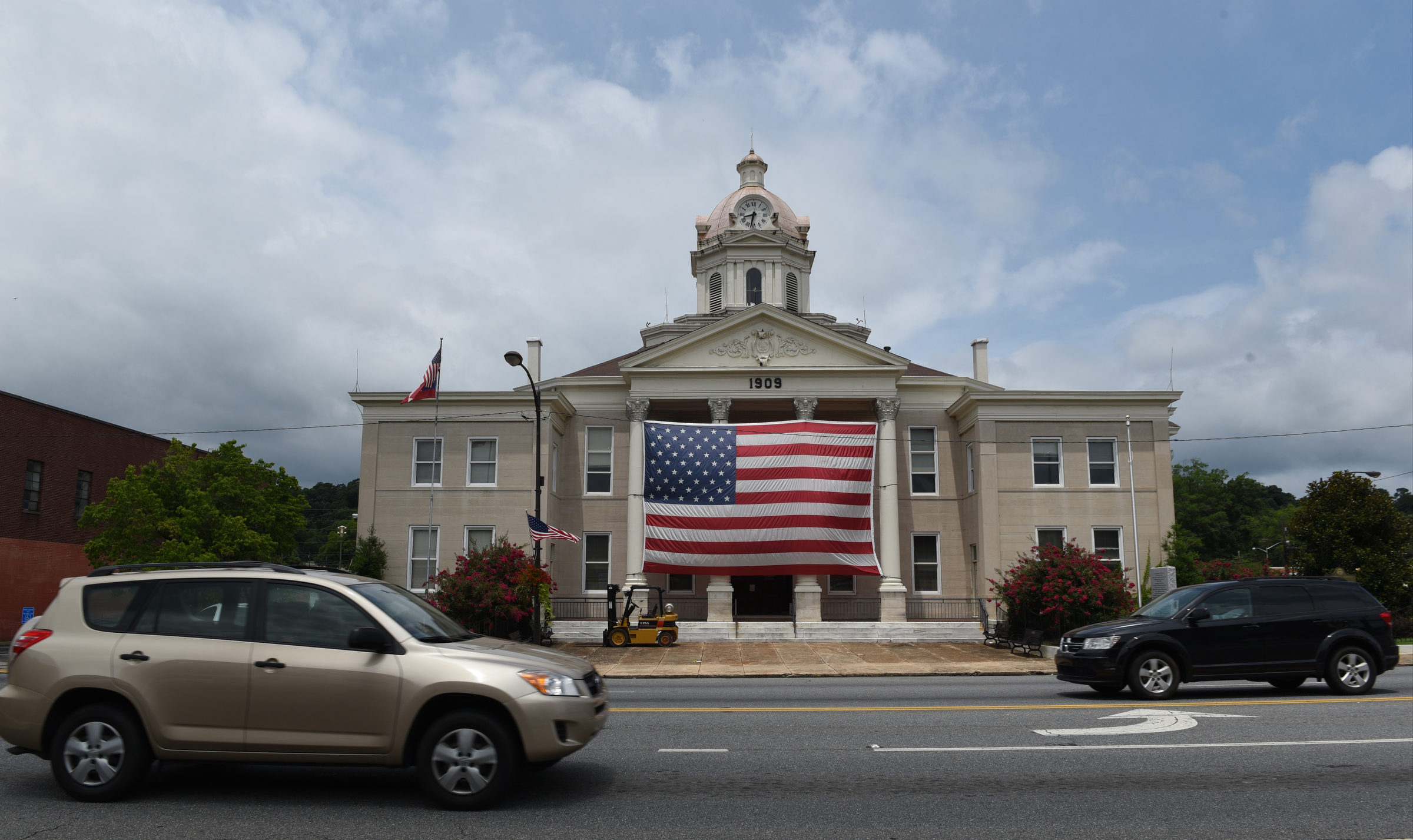 A giant American flag is seen displayed on the front of the Chattooga County Courthouse on Sunday in Summerville, Ga. The Confederate flag has been taken down from a flagpole next to a Confederate monument on the front lawn of the courthouse.