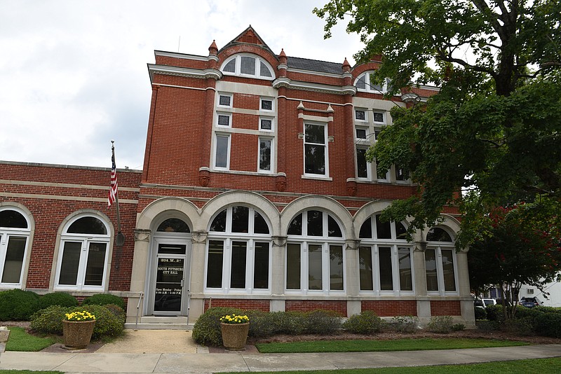 The South Pittsburg City Hall building is seen on Tuesday, July 14, 2015, in South Pittsburg, Tenn.
