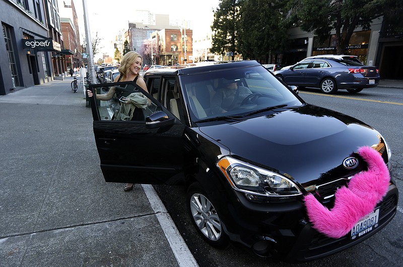 
              FILE - In this March 12, 2014 file photo, Katie Baranyuk gets out of a car driven by Dara Jenkins, a driver for the ride-sharing service Lyft, after getting a ride to downtown Seattle. The Labor Department on Wednesday, July 15, 2015 issued new guidance intended to help companies answer whether a worker is an employee or a contractor. The issue has taken on greater urgency with the growth of sharing-economy firms such as Lyft, Uber and TaskRabbit, which increasingly rely on independent workers, often for short-term projects. (AP Photo/Ted S. Warren, File)
            