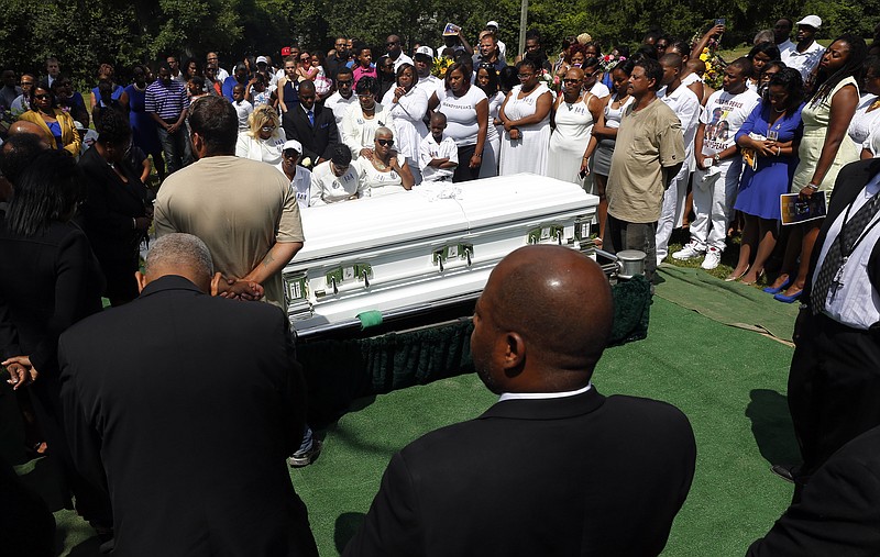 
              Mourners mourn the death of Sandra Bland at the Mt. Glenwood Memorial Gardens West cemetery Saturday, July 25, 2015, in Willow Springs, Ill. Hundreds of people attended Sandra Bland's funeral near the Chicago suburb where she grew up. They celebrated her life with words and songs of praise, and her mother danced in the church aisle with her arms raised(AP Photo/Christian K. Lee)
            