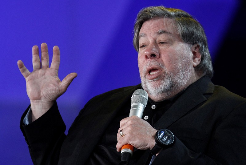 
              FILE - This is a Thursday, July 4, 2013  file photo of Apple co-founder Steve Wozniak as he speaks during the digital festival TagDF in Mexico City.  Scientists and tech experts  including Apple co-founder Steve Wozniak  and Stephen Hawking  warned Tuesday July 28, 2015 of a global arms race with weapons using artificial intelligence. (AP Photo/ Marco Ugarte/File)
            