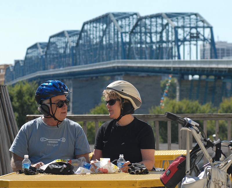 John Gregg, left, and his wife, Jeannette Gregg, eat lunch on the Subway patio off of Frazier Avenue on the North Shore in this file photo.