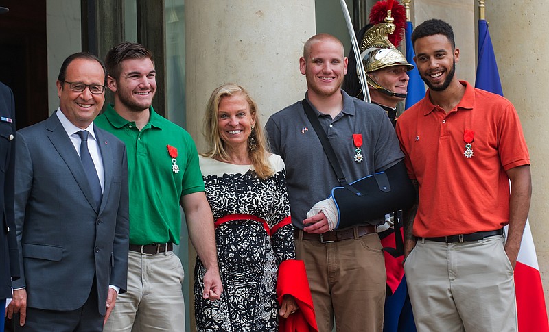 
              CORRECTS SADLER’S SCHOOL TO SACRAMENTO STATE UNIVERSITY, INSTEAD OF SACRAMENTO UNIVERSITY - From left, French President Francois Hollande, U.S. National Guardsman from Roseburg, Ore., Alek Skarlatos, U.S. Ambassador to France Jane D. Hartley, U.S. Airman Spencer Stone and Anthony Sadler, a senior at Sacramento State University in California, pose for photographers as they leave the Elysee Palace in Paris, France, after Hollande awarded the three men with the French Legion of Honor on Monday, Aug. 24, 2015. The the American travelers say they relied on gut instinct and a close bond forged over years of friendship as they took down a heavily armed man on a passenger train speeding through Belgium on Friday, Aug. 21. (AP Photo/Kamil Zihnioglu)
            