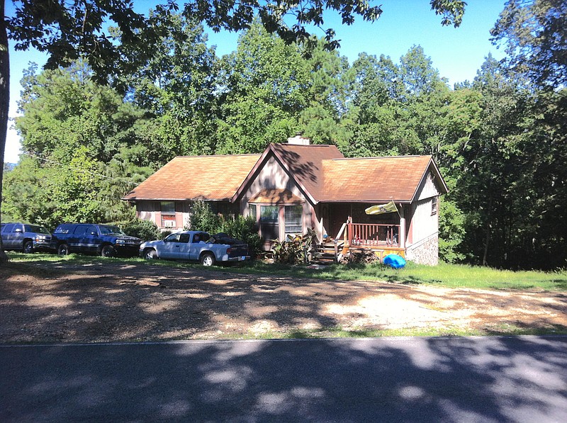 This house is located at 385 Edgemond Circle in Ringgold, Ga. 