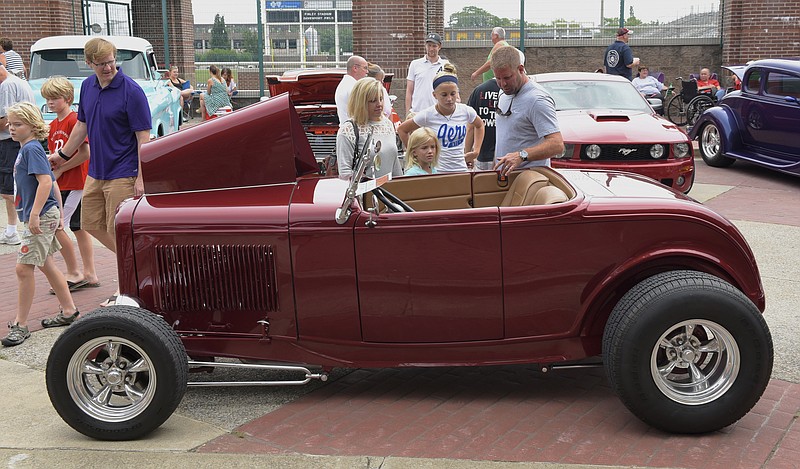 Sean Evans, right, looks at a 1932 Ford with his wife, Lauren Evans and daughters Madilyn Evans and Zoe Evans, from left, during the Hot Rod Auto Show at the Chattanooga Market on Sunday, Aug. 30, 2015, in Chattanooga, Tenn.