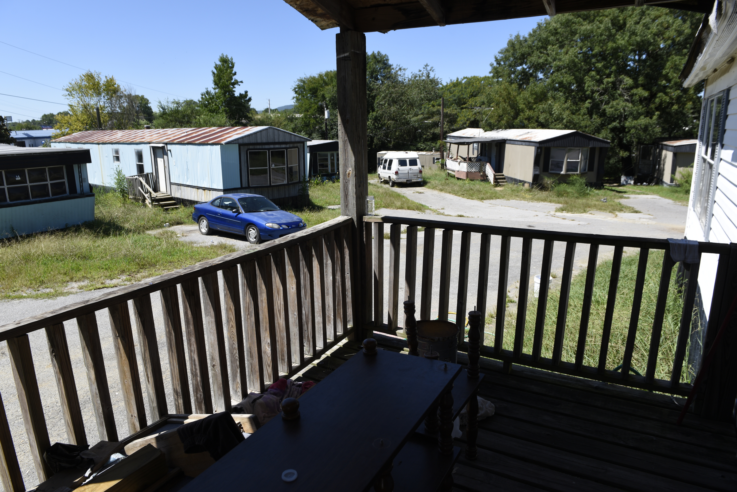 Most units are abandoned at the Pear Pines Mobile Home Park, seen Tuesday, Aug. 25, 2015, in LaFayette, Ga., but people are living in two of these units despite being without water for the last several weeks.
