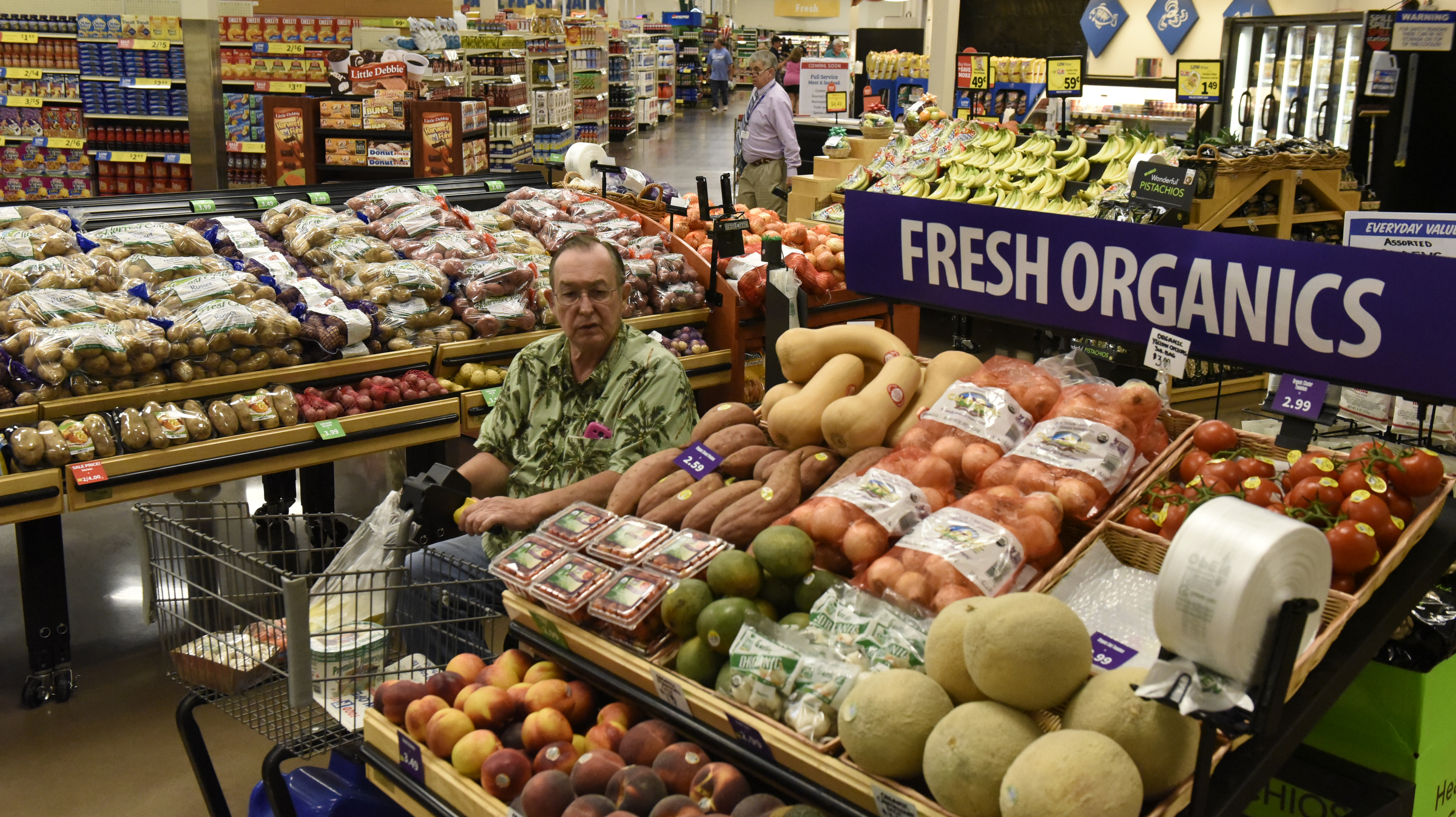 Sonny Housley shops in the produce section on the first day of business for the new Food City grocery store Wednesday, Sept. 2, 2015, in Red Bank, Tenn. The store, formerly a Bi-Lo at the intersection of Morrison Springs Road and Dayton Boulevard, was reopened after a three-day turnaround.