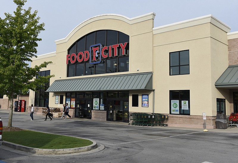 The new Food City grocery store opened for business Wednesday, Sept. 2, 2015, in Red Bank, Tenn.