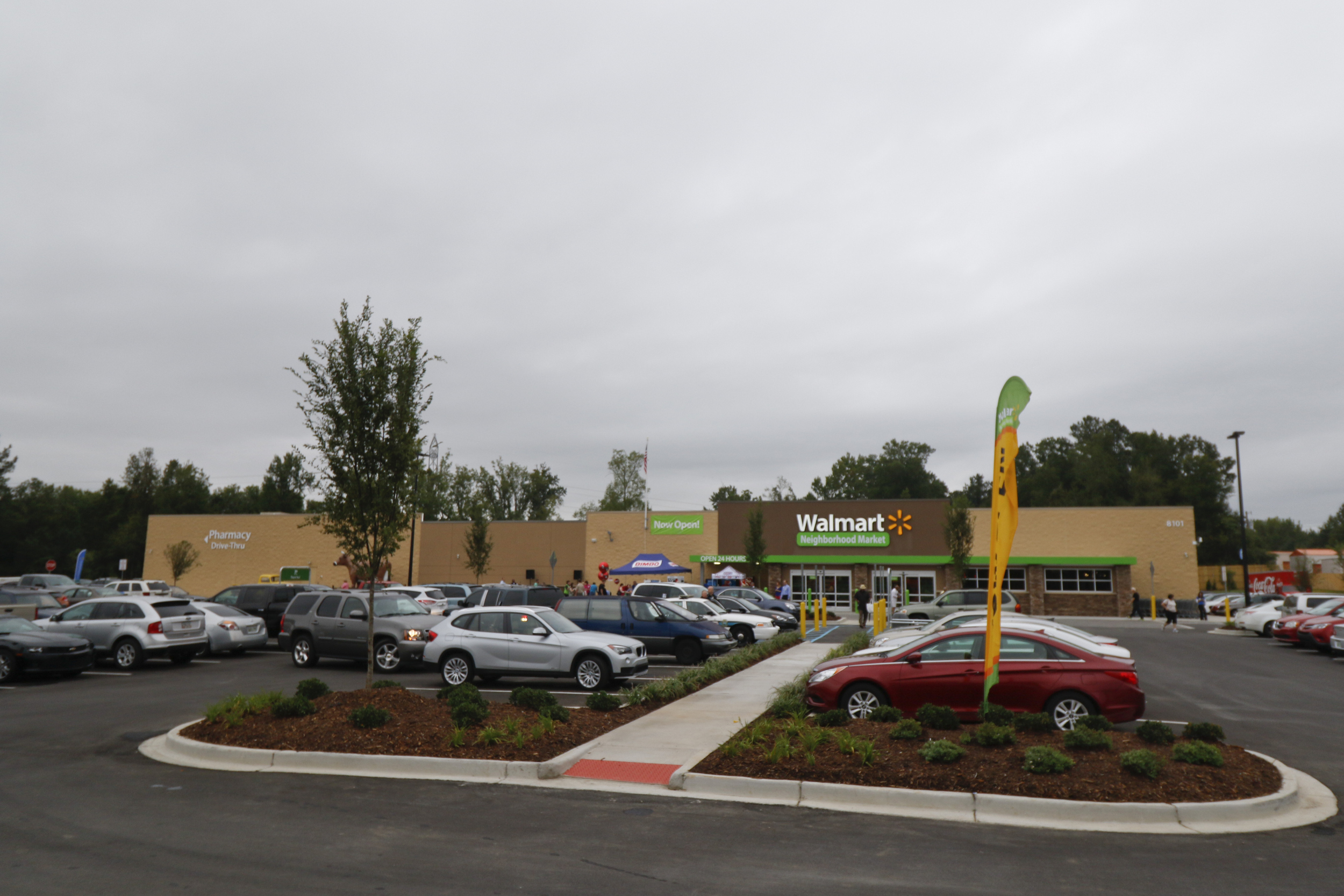 Patrons fill the parking lot and enter the new building during the grand opening of the Walmart Neighborhood Market off of East Brainerd Road in Chattanooga, Tenn., on September 9, 2015.