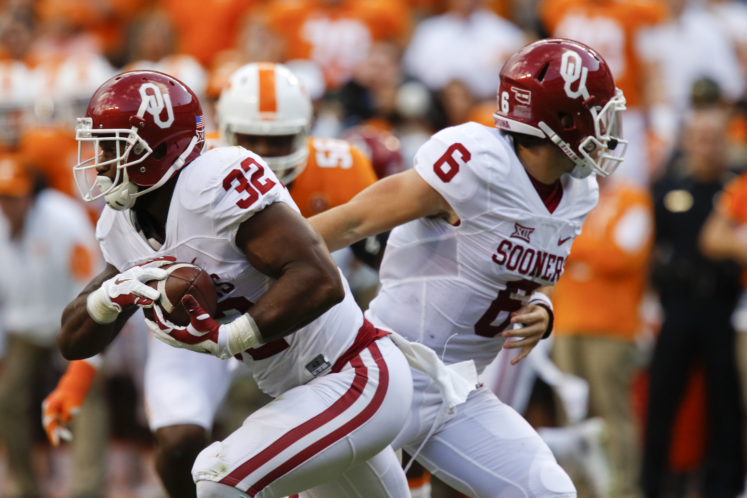 Oklahoma quarterback Baker Mayfield (6) hands off to Samaje Perine (32) while playing UT during the first half of play Saturday. The Volunteers played the Sooner's at home on September 12, 2015 at Neyland Stadium in Knoxville, Tennessee.