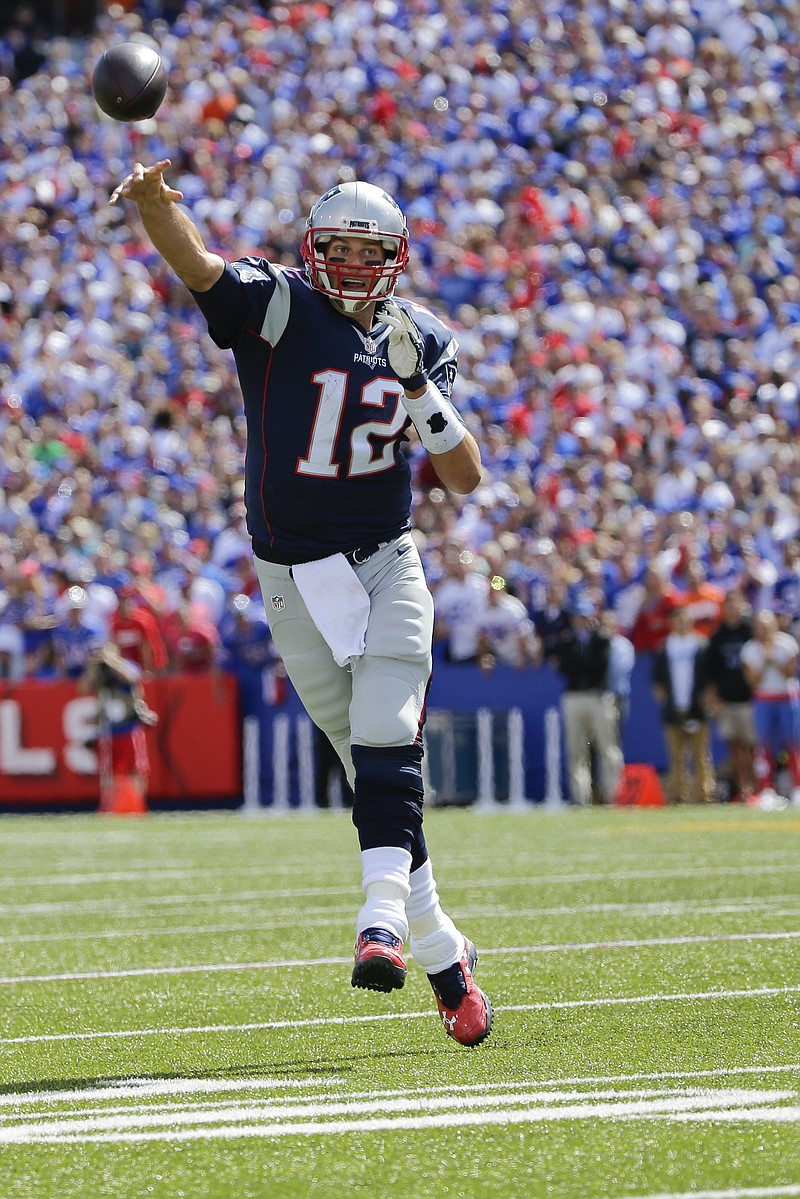 Brady Throws For 466 Yards, Leads Patriots Past Bills 40-32