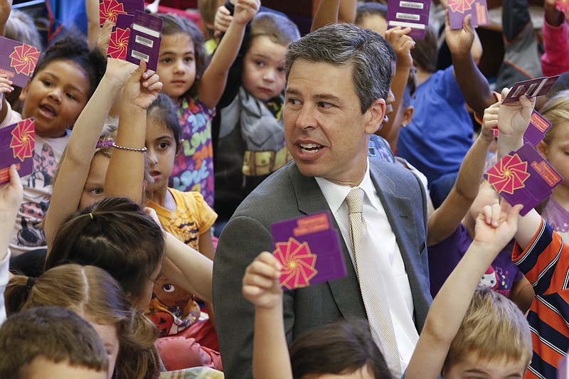 Chattanooga Mayor Andy Berke explains to Harrison Elementary School kindergarteners about the library cards he handed out last week.