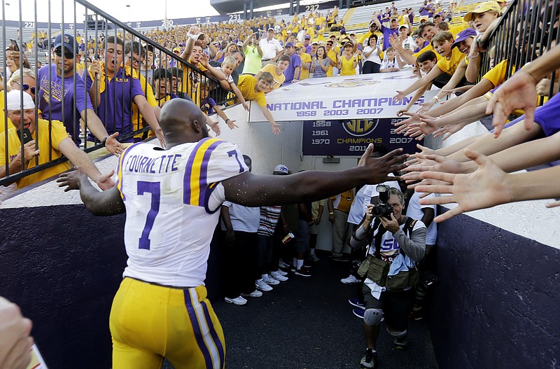 
              LSU running back Leonard Fournette (7) greets fans as he runs off the field after an NCAA college football game against Auburn in Baton Rouge, La., Saturday, Sept. 19, 2015. Fournette had 228 rushing yards, nine receiving yards, and three touchdowns as LSU won 45-21.  (AP Photo/Gerald Herbert)
            